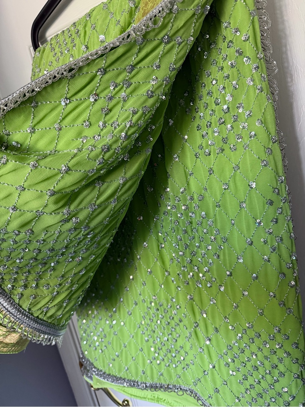 Green georgette saree blouse set - Picture 6 of 11